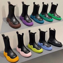 2024 Womens Mens Boots Luxusreifen mageres Leder Chelsea Frauen über den Kniestiefeln Anti-Slip-Außenwellen-Wellen-Farbel-Gurtband Snow Boot Cream Designer Schuhe 35-44