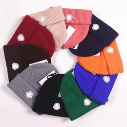 Tasarımcı Beanie Klasik Mektup Erkek Kadınlar İçin Örtü Bonnet Kapakları Sonbahar Kış Sıcak Kalın Yün Nakış Soğuk Şapka Çift Moda Sokak Şapkaları