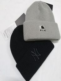 2019 Top Selling Red Sox Beanie Beanies Sideline Cold Weather Reverse Sport Cuffed Knit Hat with Pom Winer Skull Caps1957818