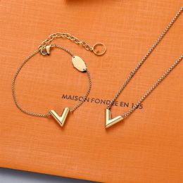 2022 New Arrival Pendant Necklace Fashion Letter V Necklace Bracelet With Gift Box247r