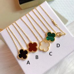 four leaf clover necklace Made of natural shells and natural agate Gold Plated 18K designer for woman T0P Advanced Materials luxury fashion anniversary 012