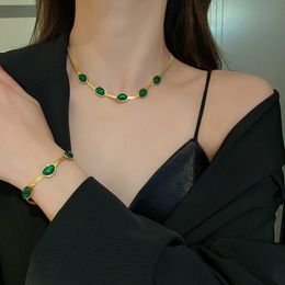 Luxurys Sale Pendant Necklaces Fashion for Man Woman charm emerald blade choker stud earrings bracelet