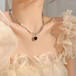 Chains FusionFlair Baroque Pearl Vintage Black Heart Necklace Elegant Patchwork Aesthetic Light Luxury Niche Design Collarbone Chain