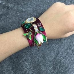 2020 Wine Red Velvet Baroque Retro Bee Bangles Crystal Gem Flower Charms Cuff Open Bracelet For Women Love Gift Wrist Band1263p