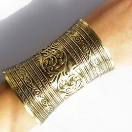 Bangle 1 Pc Punk Women Metallic Gothic Long Wide Bracelet Adjust Gifts Vintage Metal Cuff Curved Fashon For Lady Girls 231019