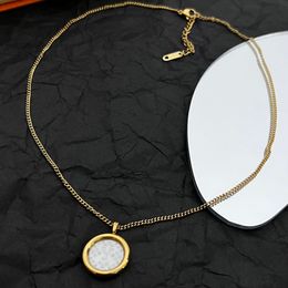 Fashion Luxury Women Jewellery Gold Necklace Versatile Simple Circular Letter Carving Design Noble Charm Designer Elegant Magnificent Lady Jewellery Pendant