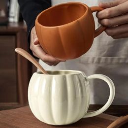 Mugs Pumpkin Mug Creative Water Cup Ceramic Thermos With Spoon Kawaii Soup Mug For Halloween Theme Party Favour Fall Autumn supply 231020