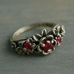 Solitaire Ring Vintage Bohemian Flower Red Crystal Rings for Women Gorgeous Charming Silver Colour Wedding Engagement Christmas Gift 231019