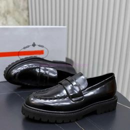 Luxuriöse, elegante Gentleman-Brogue-Derby-Schuhe aus gebürstetem Leder, leichte Herren-Gummi-Sägezahnsohle, Flügelspitzen-Schuhwerk, Party-Hochzeitskleid, modischer Wanderschuh, EU38–45