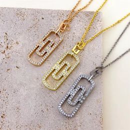 Designer paper clips inlaid with diamond shell pendants, fashionable and versatile European and American necklaces, factory direct sales.