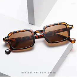 Outdoor Eyewear Fashion Square Sunglasses Women Retro Rivets Decoration Gradient Shades UV400 Men Leopard Blue Sports Sun Glasses