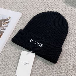 Designer beanies Mens and Womens hats Fall Winter Thermal Knit Letter Hat Ski Brand Bonnet Plaid Skull Caps Luxury Warm Cap