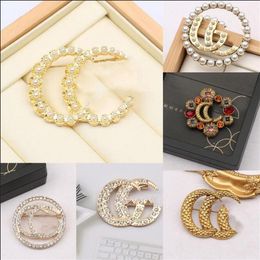 15style 18K Gold Plated G Letter Brooch Classic Brand Designer Pearl Women Pearl Rhinestone Letters Brooches Suit Pin Fashion Jewe2491