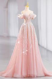 2023光沢のあるピンクの花嫁のドレスを抱くプリンセスプリンセススクープレースクリスタルプリーツプラスサイズのレディーススーツ