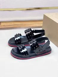 Slippers 2023 Summer Men's Rivet Shoes Black Red Thick Soled Non-slip Belt Buckle FashionSlipper Men Beach Sandals Casual