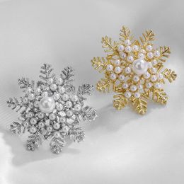 Christmas Snowflake Shape Brooches Luxury Exquisite Lapel Pin Women Men Merry Christmas Clothing Decor Fashion Jewellery Gifts