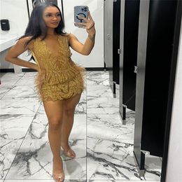Özel Altın Siyah Kızlar Balo Elbisesi Tüylü 2024 Mini Kısa Kokteyl Elbise Glitter Boncuk Baddie Resmi Gece Elbise Aso Ebi Siyah Kadın Homecoming Party Gowns