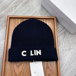 Designer beanies Mens and Womens hats Fall Winter Thermal Knit Letter Hat Ski Brand Bonnet Plaid Skull Caps Luxury Warm Cap good