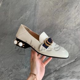 Designer klassische Luxus-Abendschuhe aus Leder mit Nieten, dicker Absatz, High Heels, Rindsleder, Metallknopf, Hochzeit, Damen-Perlen-Bootsschuh mit hohen Absätzen