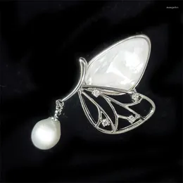 Brooches Elegant Natural Shell Butterfly Hollowed Out Wing Design Animal Brooch Pin For Woman Freshwater Pearl Corsage Jewellery