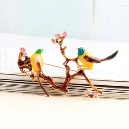 Brooches Pomlee 2023 Multicolor Bird Brooch Pins Quality Enamel Ainmal Year Designer Jewelry Gift Pyrrhula