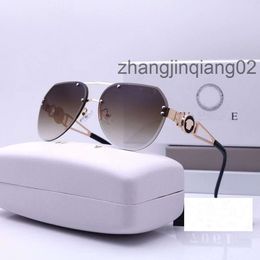 Designer Versage Sunglasses Cycle Luxurious Fashion Sports Polarise Sunglass Mens Womans Vintage Baseball Driving Beach Golden Tea Rimless Cat Eye Sun Glasses