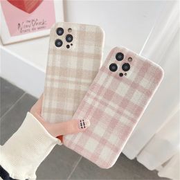 Cell Phone Cases Ins Korean Fashion Lattice Case for IPhone 11 12 13 14 15 Pro Max X XR XS 7 8 Plus Soft Warm Plush Protect Back Cover 231021