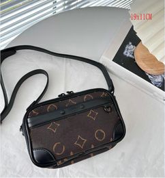Designer Men Outdoor messenger bag Fashion Luxury Brand Man Women Shoulder Bags crossbody Handbag Tote Purse ki8