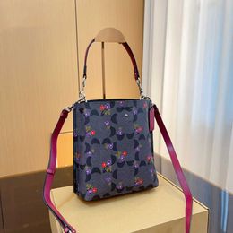 cross body designer bucket bag flower print Crossbody Bag Luxurys Handbags Vintage Leather Shoulder Bags shopping tote bags 231021