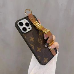 Luxury Designer Phone Cases For Iphone 15 14 13 12 11 15promax Gold Letter Case Old Flower Leather Phonecase V with Wrist Strap G2310217Z-6