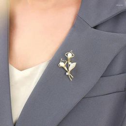 Brooches Retro Rose Brooch Simple Temperament Fashion Elegant Tulip Leaves Corsage Clothing Anti-glare Personality Suit Accessories