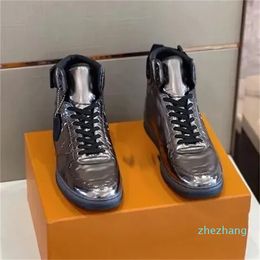 2023-Man Martin short boots cowhide Belt buckle Metal men Shoes Classic Bee Thick heels Leather designer High heeled Fashion