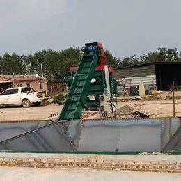 The factory directly supplies 400 scraper feeding machines for use with corn threshers