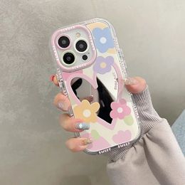 Cell Phone Cases Korean Sweet Love Heart Flowers Mirror Case For iPhone 14 13 12 11 15 Pro Max Lovely Hard Shockproof Back Cover 231021