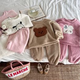 Pyjamas Winter Plush Warm Kids Pyjama Ställer in söt tecknad björn för hemkläder sammet tjock 15 år 231020