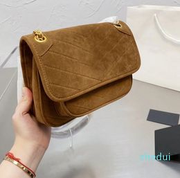 Design Sanded Niki Messenger Bag Chain Envelope Bags Deerskin Gold Hardware Large Logo Embellished Casual Commuter Shoulder Package