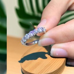 Atia niche design minimalist heart shaped diamond ring with ring tail as a birthday gift for best friends