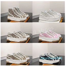 Designer Mens Womens Canvas Embroidery Dress Platform Casual Leather Glossed Leather Embroidered Black Silvery Pink Sneakers