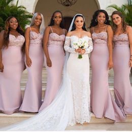 서양 여름 결혼식을위한 커스텀 핑크 인어 신부 들러리 드레스 2023 레이스 아플리케 스파게티 스트랩 긴 메이드 명예 가운