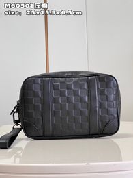 M60501 New Men's Clutch High-end custom quality bag The spacious zipper opening with multiple card slots is very practical