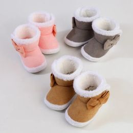 Första vandrare födda baby stövlar skor söt tecknad pojke flicka småbarn vinter plysch snöstövlar varm spädbarn spjälsäng 231020