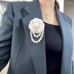 Brooches Stereoscopic Camellia Flower Brooch Fragrant Wind Style Pearl White High-end Collar For Women Elegant Accessory