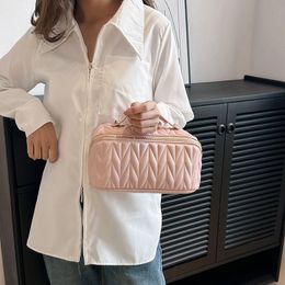 Women Designer Cosmetic Bags Fashion High Quality PU Leather Makeup Bag Luxury Brand Full Stripes Thread Pink Travel Purses Toiletry Bag