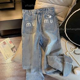 Miui Top Abbigliamento Jeans da donna Jeans Pantaloni da donna con fondo a zampa d'elefante Pantaloni in denim alla moda Pantaloni blu Pantaloni sportivi di design