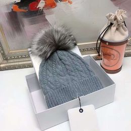 Fashion casual Designer Beanie Warm Knitted Hat Classic Skull Caps Fashion Winter Hairball Hats Breathable Available In 7Colors Multi Colour Option 2023