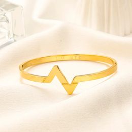 Luxury Classic Gold Plated Letter Bangle Luxury Charm Women Bangle Stainless Steel No Fade Bracelet Classic Design Love Gift Jewelry New Hot Style Bangle Y23406