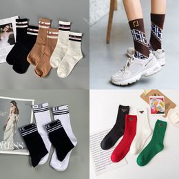 Fashion Women Athletic Stockings Men Cotton Sports Socks Long Lengths Ins Hot Style Designer Sock Winter Warmer Comfort Design Hosiery