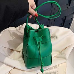 Shoulder Bags Fasion Weave Women's Soft PU Leather Bucket Bag 2023 Designer Soulder Crossbody Bag Luxury Women's Wallet and Bagcatlin_fashion_bags