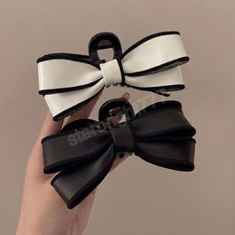 High-grade Imitation Leather Bow Large Hair Claws Fashion Hair Accessories For Women Trend Shark Clips Back Head Hairpins Girl