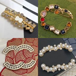 High Quality Pins Brooches Various New Internet Celebrity Women Broochs Fashion Designer Pins Pearl Crystal Brass Copper Woman Accessories For Dinner Party